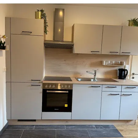 City Center Apartment For 6 ווינר נוישטאדט