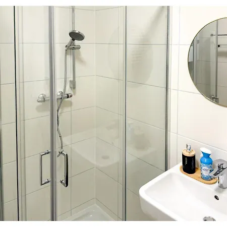 City Center Apartment For 6 דירה *