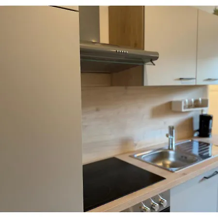 דירה City Center Apartment For 6 *