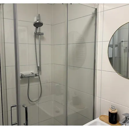 דירה City Center Apartment For 6 *