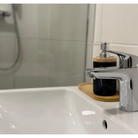City Center Apartment For 6 דירה ווינר נוישטאדט