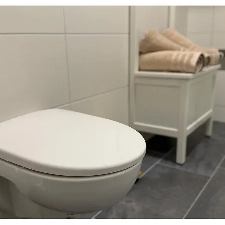 City Center Apartment For 6 דירה